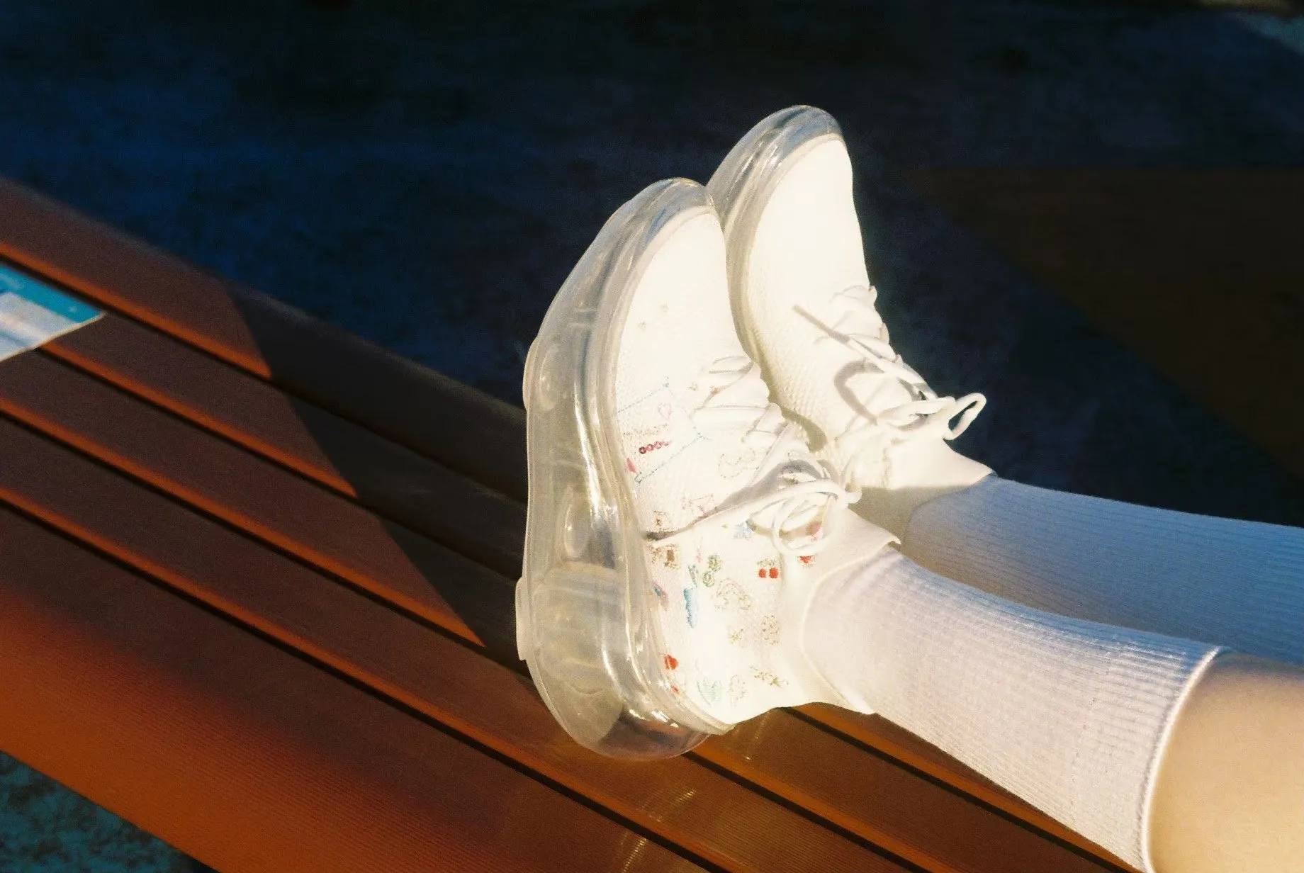 Hana's embroidery shoes / White