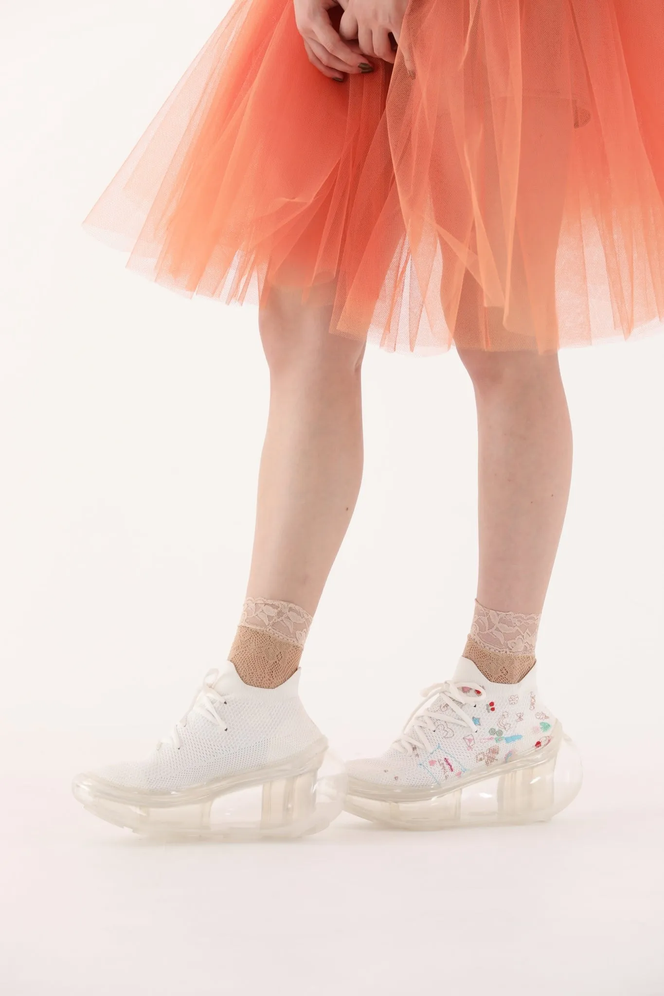 Hana's embroidery shoes / White