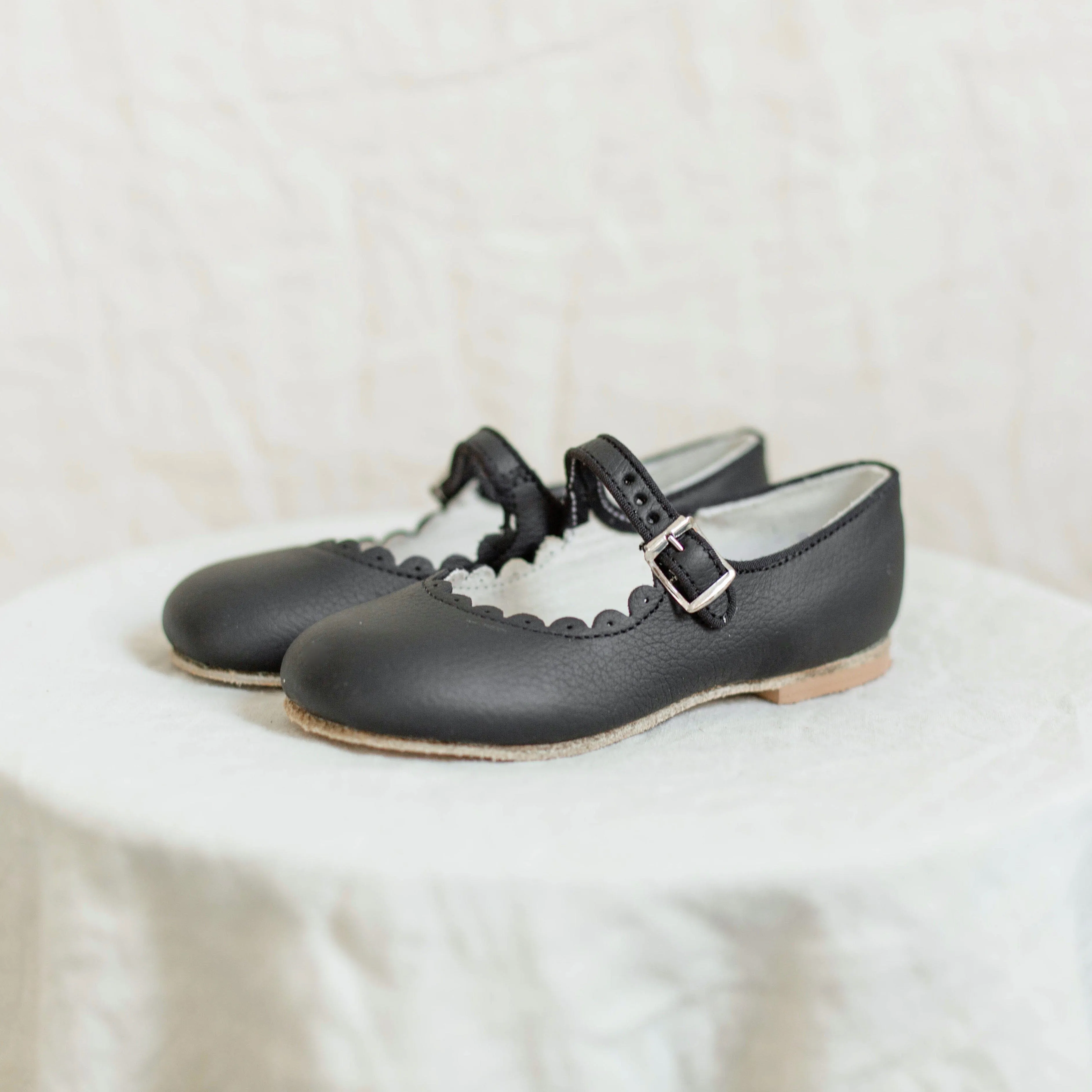 Scalloped Mary Jane | Black